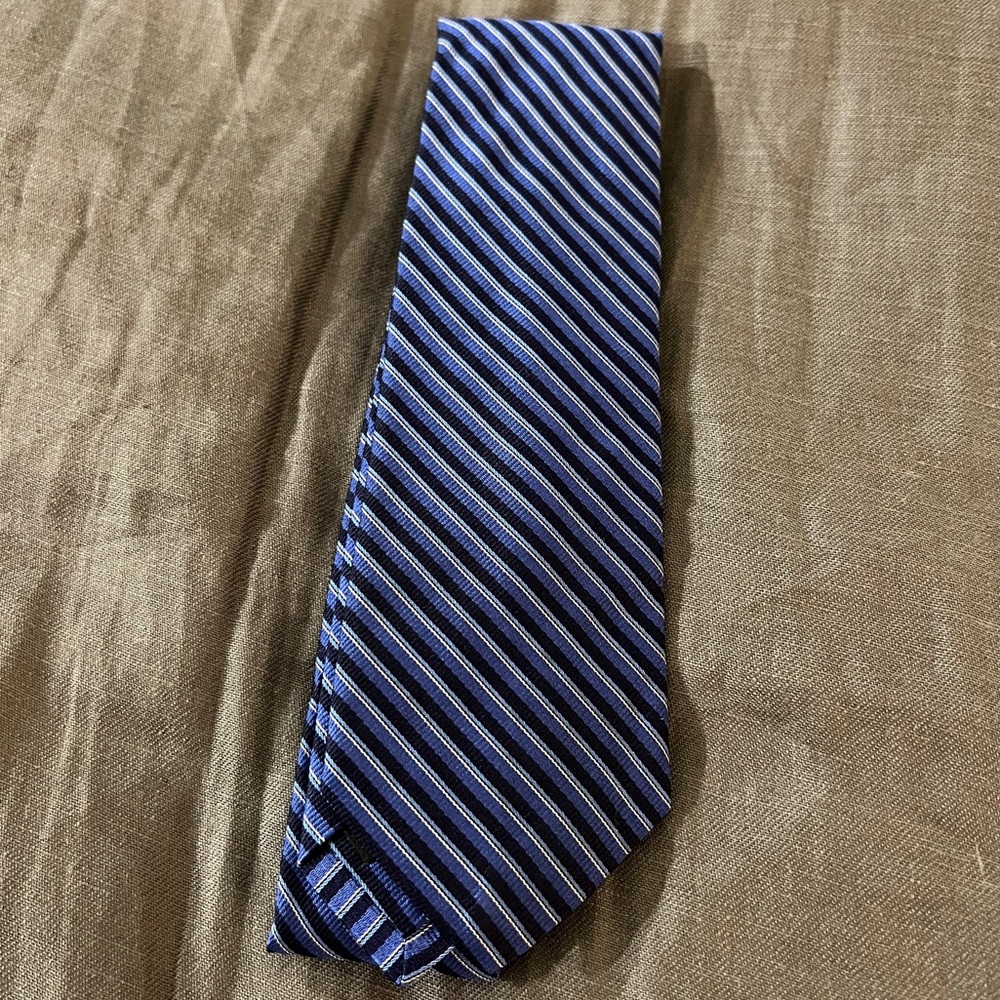 Barneys New York Blue Black Stripe Necktie - 100% Silk - Made in Italy - New